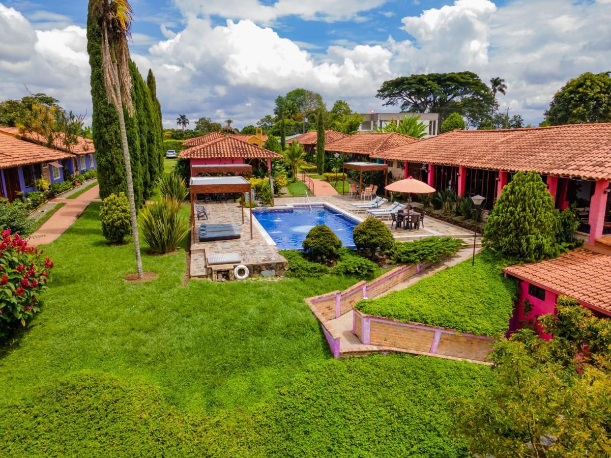Hotel Campestre Solar De La Luna Albania  Extérieur photo
